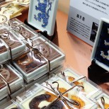 サロン・デュ・ショコラに森永製菓「ハイクラウンふたつぼショップ」が登場&武雄市図書館で「ハイクラウンポップアップストア」開催！ コラボで誕生したチョコレートも販売されます♪